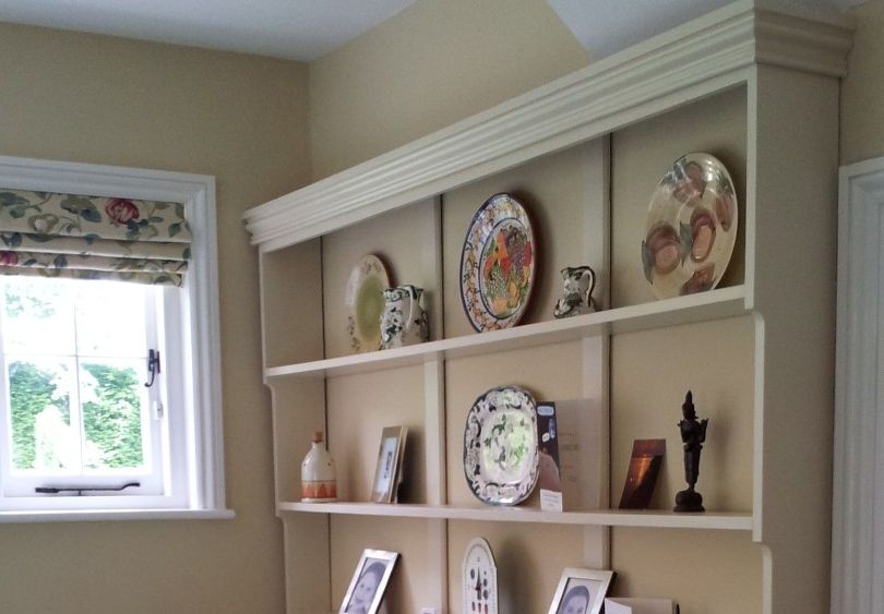 painted kitchen shelves with ornaments